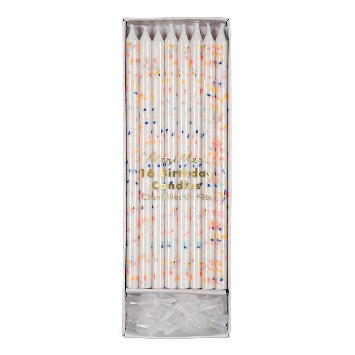 Velas largas blancas con manchas multicolor
